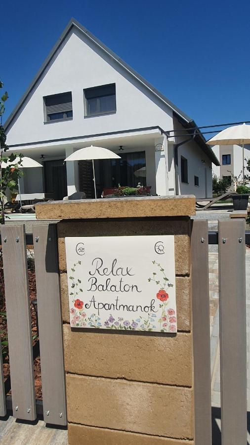 Relax Balaton Apartmanok บาลาตอนฟือเรด ภายนอก รูปภาพ